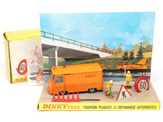 Lot 588 - DINKY TOYS (FRANCE) (1)