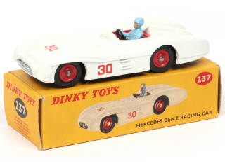 Lot 671 - DINKY TOYS (GB) (1)
