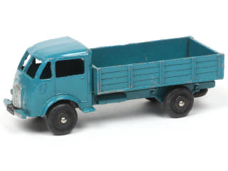 Lot 567 - DINKY TOYS (FRANCE) (1)