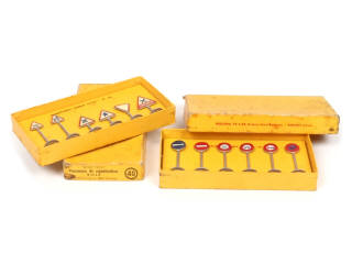 Lot 416 - DINKY TOYS (FRANCE) (2)