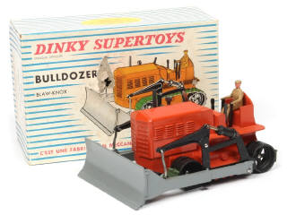 Lot 393 - DINKY TOYS (FRANCE) (1)