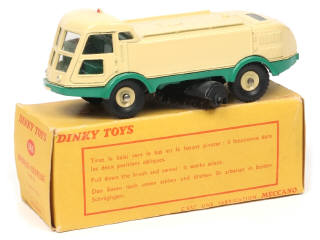 Lot 389 - DINKY TOYS (FRANCE) (1)