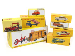 Lot 193 - DINKY TOYS (FRANCE) (8)