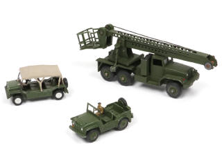 Lot 372 - DINKY TOYS (GB) (3)