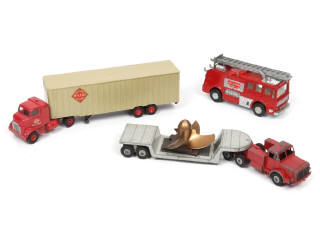 Lot 376 - DINKY TOYS (GB) (3)