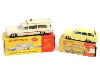 Lot 362 - DINKY TOYS (GB) (2)