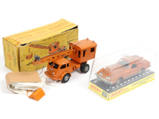 Lot 261 - DIVERS (2)