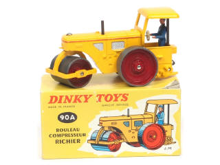 Lot 408 - DINKY TOYS (FRANCE) (1)