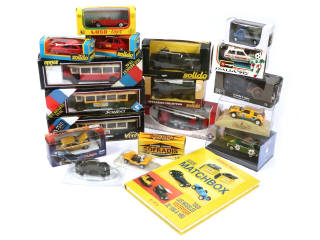 Lot 182 - DIVERS (19)