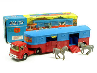 Lot 574 - CORGI TOYS (GB) (1)
