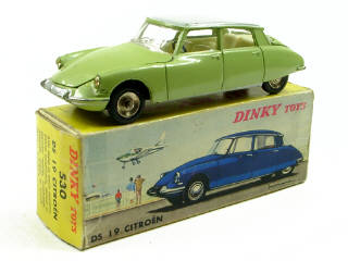 Lot 696 - DINKY TOYS FRANCE (1)
