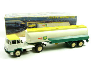 Lot 795 - DINKY TOYS FRANCE (1)