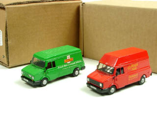 Lot 394 - ROXLEY MODELS & SMITH (2)