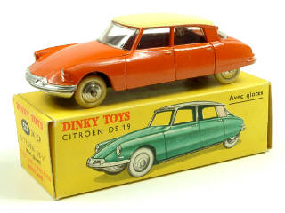 Lot 659 - DINKY TOYS (FRANCE) (1)