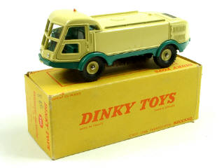 Lot 790 - DINKY TOYS FRANCE (1)