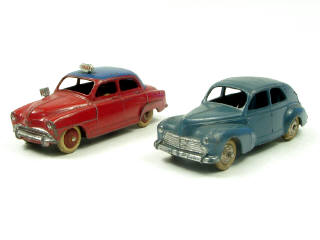 Lot 722 - DINKY TOYS (FRANCE) (2)