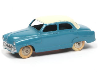 Lot 372 - DINKY TOYS (FRANCE) (1)