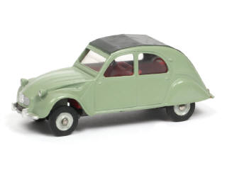 Lot 384 - DINKY TOYS (FRANCE) (1)
