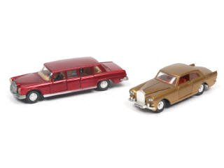 Lot 359 - DINKY TOYS (GB) (2)
