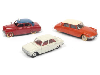 Lot 357 - DINKY TOYS (FRANCE) (3)