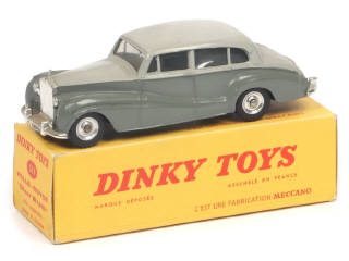 Lot 327 - DINKY TOYS (FRANCE) (1)