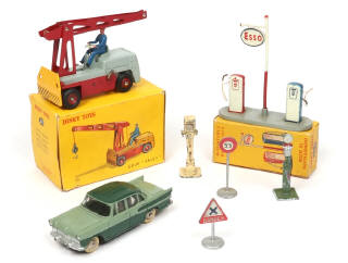 Lot 359 - DINKY TOYS (FRANCE) (7)