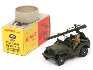 Lot 330 - DINKY TOYS (FRANCE) (1)