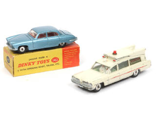Lot 257 - DINKY TOYS (GB) (2)
