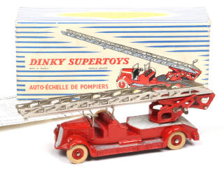 Lot 325 - DINKY TOYS (FRANCE) (1)