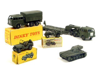 Lot 810 - DINKY TOYS (FRANCE) (5)