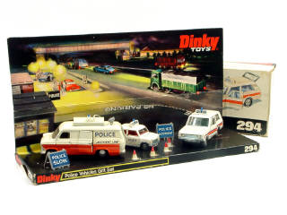 Lot 781 - DINKY TOYS GB (1)