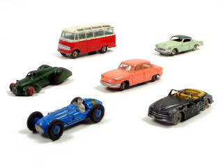 Lot 812 - DINKY TOYS (FRANCE) (6)