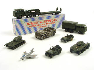 Lot 820 - DINKY TOYS & DIVERS (8)