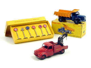 Lot 804 - DINKY TOYS (FRANCE) (3)