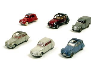 Lot 819 - DINKY TOYS FRANCE & DIVERS (6)