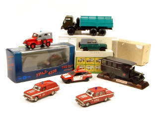 Lot 449 - DIVERS & DIVERS (8)