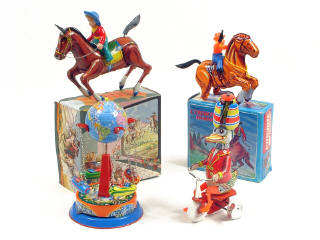 Lot 326 - DIVERS (4)