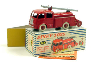 Lot 855 - DINKY TOYS FRANCE (1)