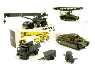 Lot 446 - DIVERS (4)