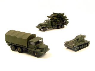 Lot 805 - DINKY TOYS FRANCE (3)
