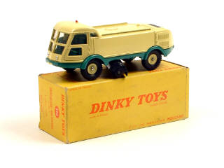 Lot 858 - DINKY TOYS FRANCE (1)
