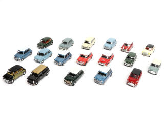 Lot 228 - DIVERS (18)