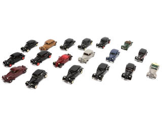 Lot 230 - DIVERS (18)