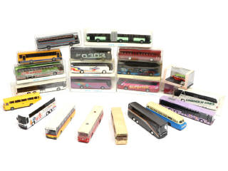 Lot 220 - DIVERS (21)