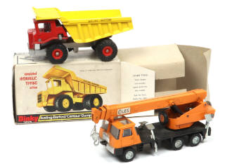 Lot 371 - DINKY TOYS (GB) (2)