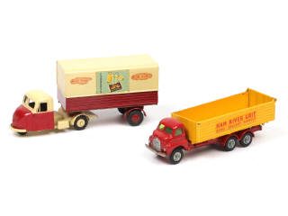 Lot 348 - BUDGIE MODELS (GB) (2)