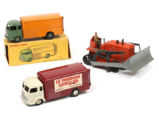 Lot 333 - DINKY TOYS (FRANCE) (3)