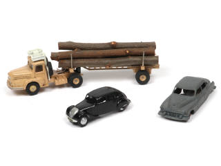 Lot 286 - DINKY TOYS (FRANCE) (3)