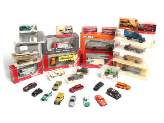 Lot 180 - DIVERS (34)