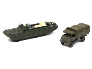 Lot 262 - DINKY TOYS (FRANCE) (2)